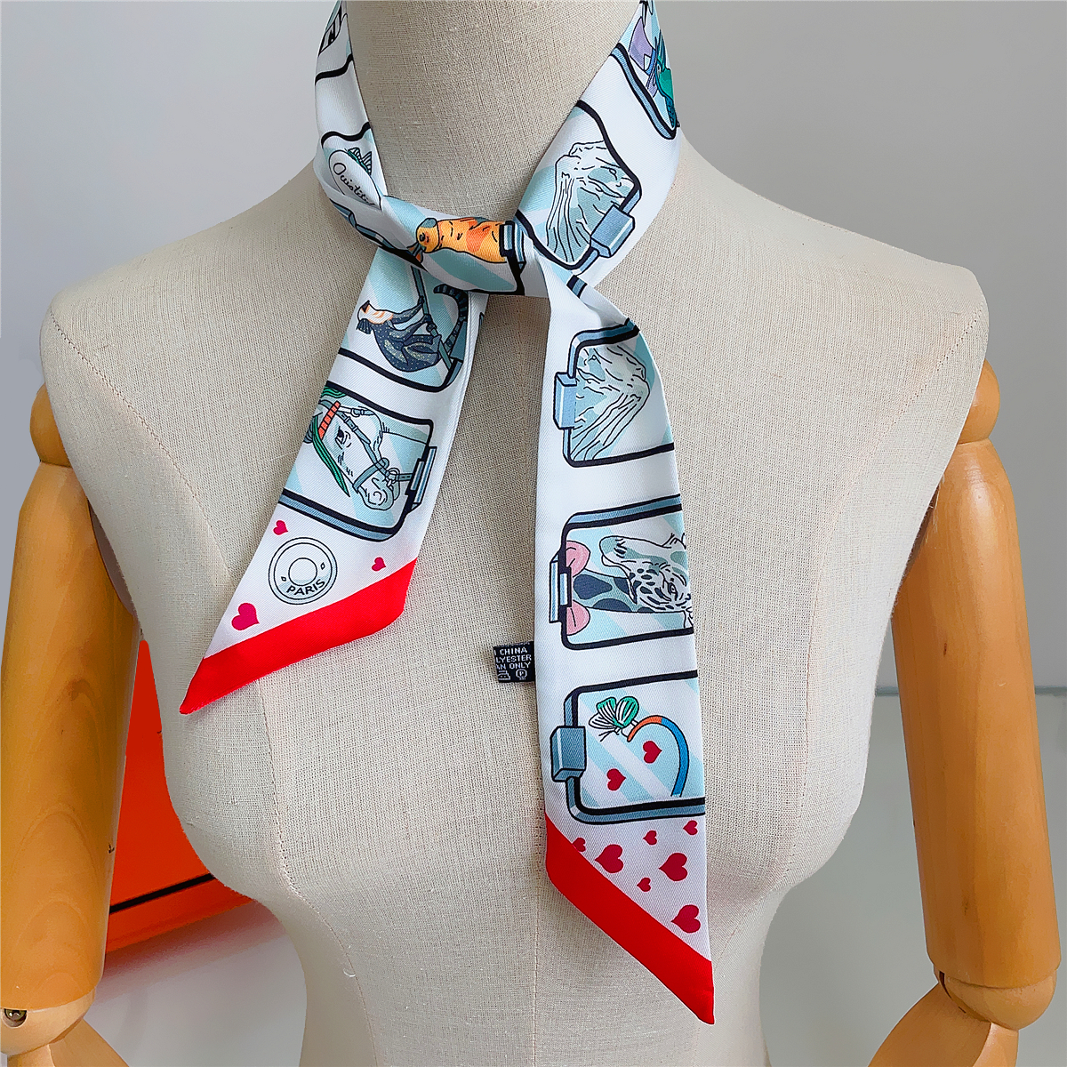 Brand Design Twill 100% Silk S - Scarf Silk Square 评论和价格