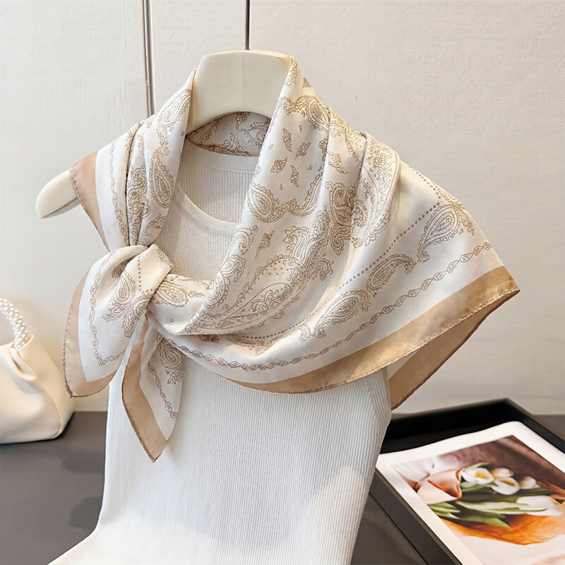 Vintage Beige Paisley Print Sq - Ascot Neck Scarf 评论和价格