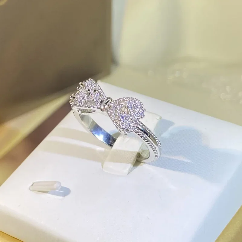 Fancy Bow Ring with Dazzling C - Tie Clip Silver 评论和价格
