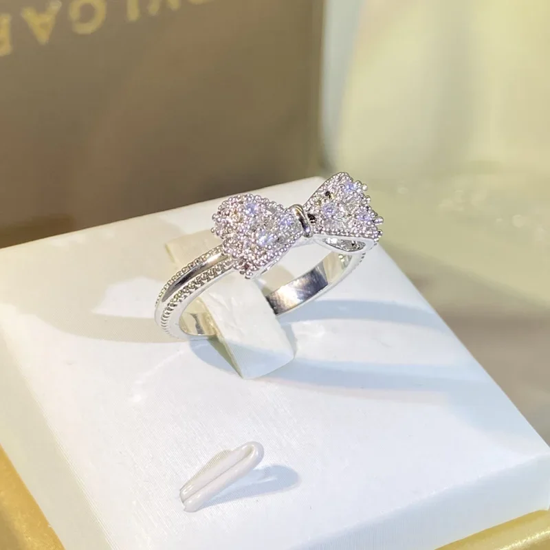 Fancy Bow Ring with Dazzling C - Tie Clip Silver 评论和价格
