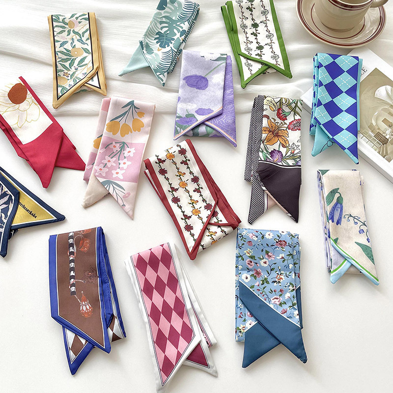 New luxury Brand Model Small S - Ascot Neck Scarf 评论和价格