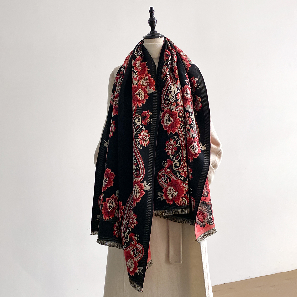 2025 Winter Luxury Imitation C - Woven Scarf Blanket 评论和价格